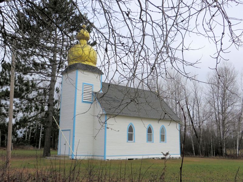 File:Bramblechurch side.jpg