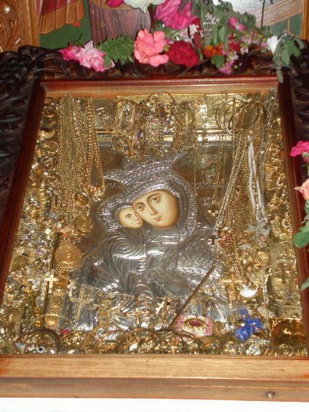 File:PanagiaKamarianiReal.JPG